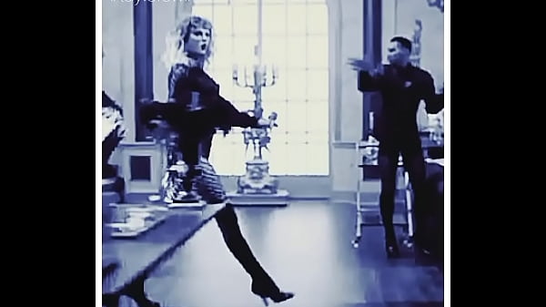 Taylor Swift_in High_Boots OMG