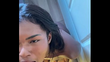 Morena da buceta macia e suculenta sentando no pelo para o bbc brasileiro dotado - Video completo sheer / xvideosred 