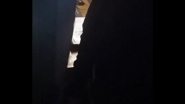 Guardia se hace paja en el trabajo