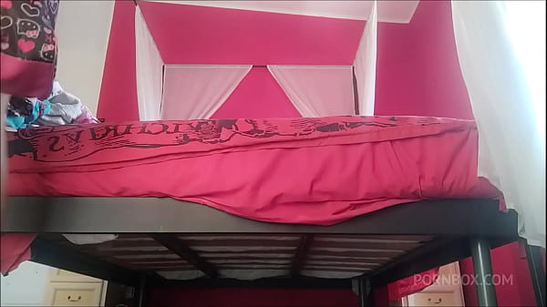 Nonton The Giantess Does Not Let Anyone Escape thumbnail