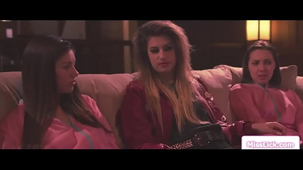 Big sis licked byher twin stepsisters