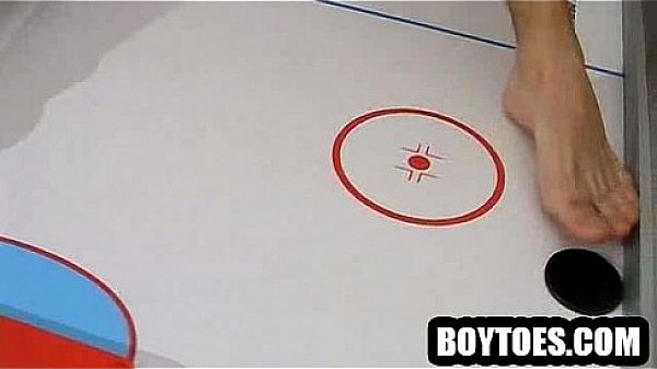 Stud tugs on his cock and plays air hockey with his feet 