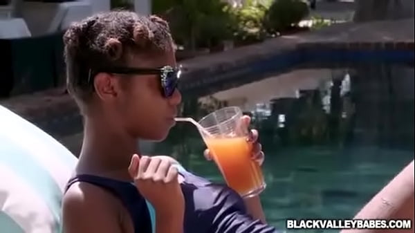 Nonton Prissy Nubian Princess Gets Wet0.mp4 thumbnail