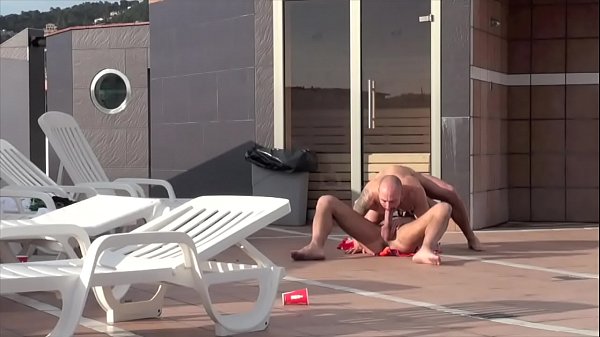 Jeune Mec D&eacute;fonc&eacute; Par Un Rebeu Avec Des Grosses Couilles thumbnail