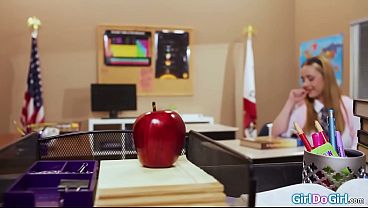 Nonton Student Zoey Uso Got Herself In Detention To Have Sex With Her Busty Lesbian Teacher Kali Roses.the Dominant Blonde Tied Her Hands And Masturbated Her thumbnail