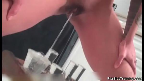 Slutty brunette babe gets her tight