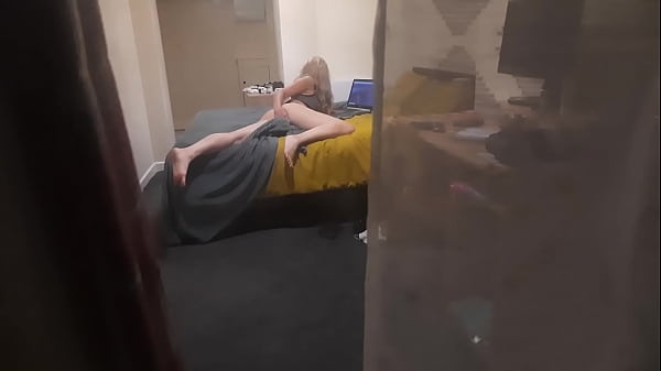 Play MP4 - Girl caught masturbating through the window