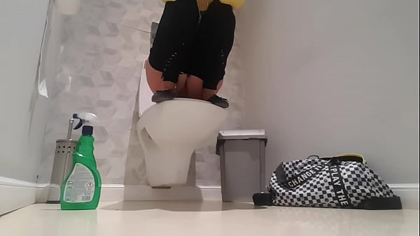 Girls Fart In Public - Voyeur Cam thumbnail