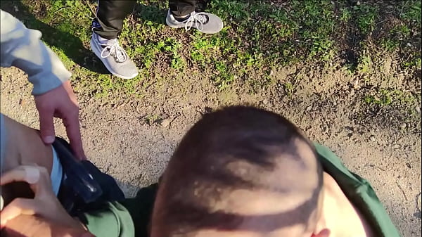 Play MP4 - Mamando rabos en el cruising