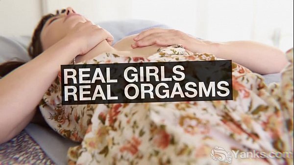 Hot Vixxxen Rubs_Her Big_Labia