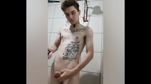 Metendo de lado no masturbador 