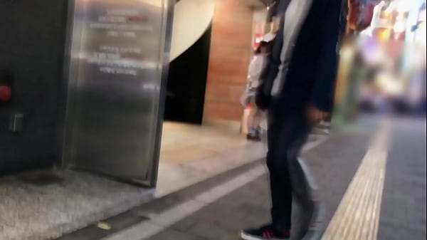 Nonton 【超貴重】秋葉原の地下アイドルの特典会の様子。顔射ありの裏オプション 1 thumbnail