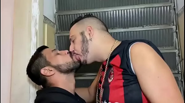 Play MP4 - Beijando prufundo de l&iacute;ngua