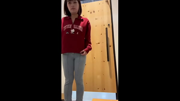 【女子大生の休日の日のルーティン動画】試着室でオナニーして家で買ったジーンズにお漏らししました。 thumbnail