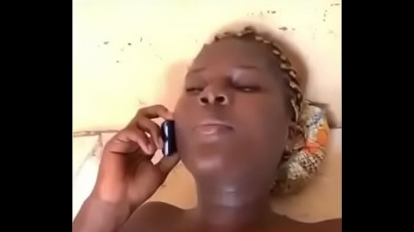 Son marie l&rsquo;appelle pendant la baise 