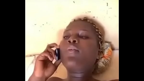 Son marie l&rsquo;appelle pendant la baise 