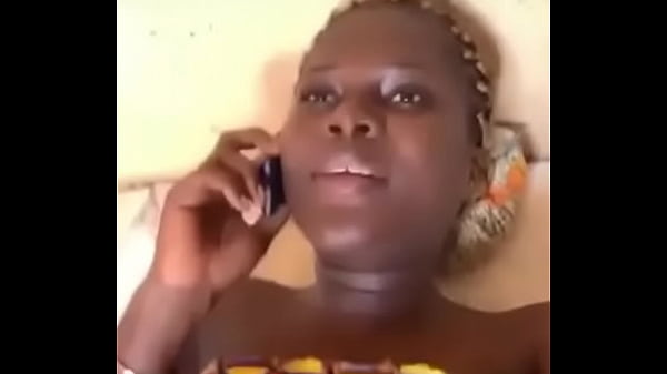 Son marie l&rsquo;appelle pendant la baise 