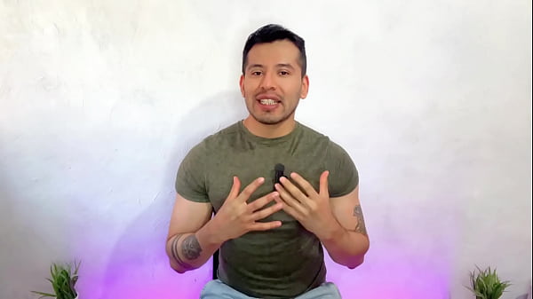 Bodeguero casadodotado_de 22cm_hace quePoliciaColombiano le de sexo oral en la bodegadel trabajo Relato sexual