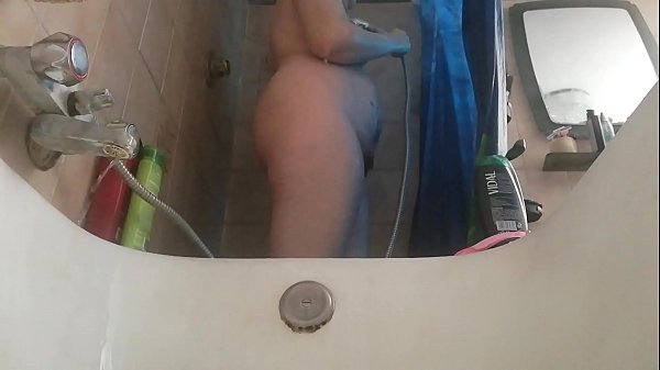 Ami spiare tua mamma allora non perderti questo video amatoriale sotto la doccia