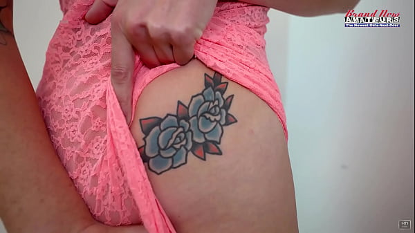 Play MP4 - Big Titted Brunette Parker Finger Fucks Her Pussy While Sucking A Big Cock&excl;