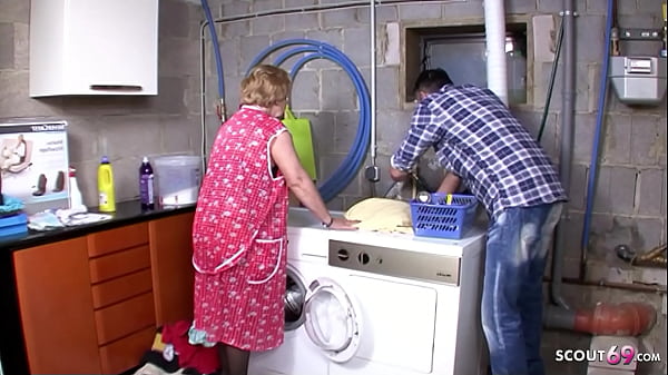 Play MP4 - Reife deutsche Oma vom eigenen Stief Enkel im Keller gefickt