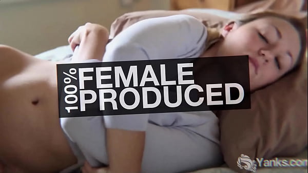 Sexual brunette amateur honey from yanks ayelisa masturbating her quim to orgasm