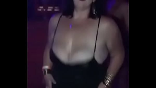 COMOSE MUEVE LA TETONA