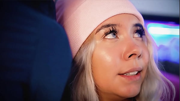 Colombian webcam girl invites her to suck his cock live 