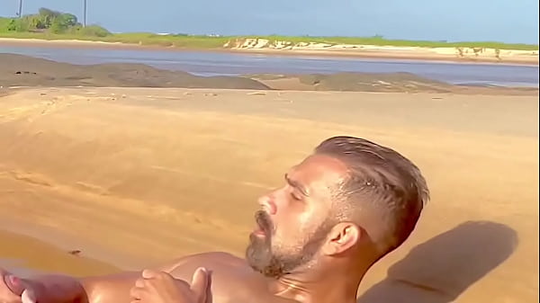 Play MP4 - Jerking off in the lake &quest;&quest;&quest;