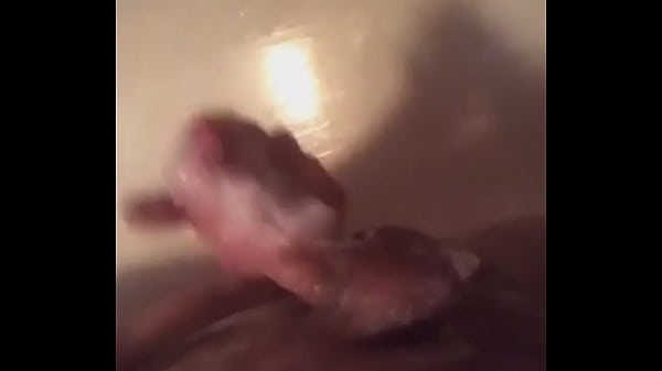 I&rsquo_m straight but I&rsquo_m showering solo homo