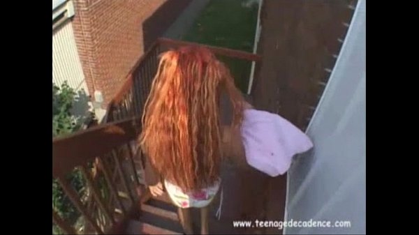 Play MP4 - Outdoor Naked Melanie