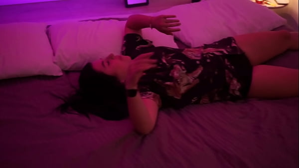 Play MP4 - The beautiful Yaira and her girlfriend spend the night at home