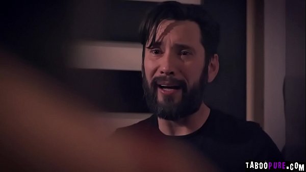 Lays down on bed to feed tommy with her wet pussy and he start licking her clit