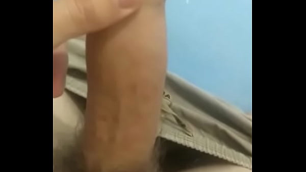 Gabriel se masturbando gostoso com Paulo de 20 cm v&iacute;deo porno compartilhado por v&aacute;rios apps 