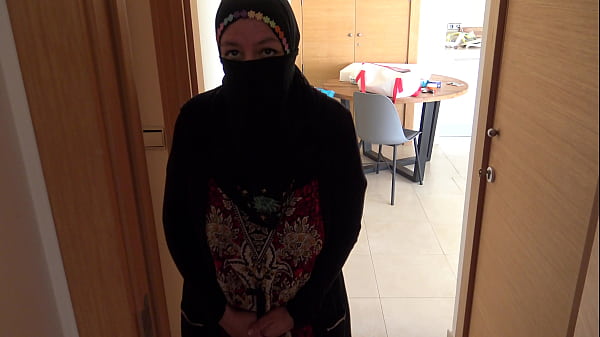 Arab Milf Wants To Work In Germany thumbnail