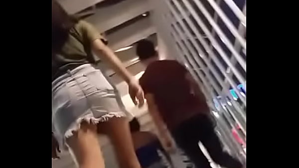 chica Sexy en MiniFalda de Mezclilla 