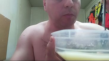 Imi Place Foarte Mult Sa Ma Masturbez La Webcam Sa Imi Beau Pisatul Si Sa Imi Mananc Sperma thumbnail