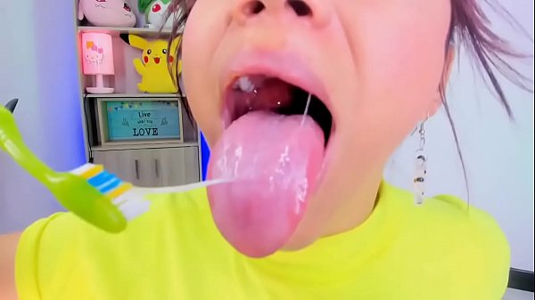 Play MP4 - Lila Jordan cepilla sus dientes