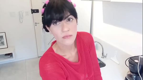 Play MP4 - GULOSA EMPREGADA DOM&Eacute;STICA LIMPA A CASA COM TUDO DE FORA &excl; BUCETA RACHADA E SEIOS LARGADOS &excl; BICUDOS E GROSSO SAFADA QUER TRANSAR