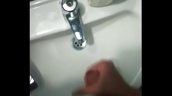 Chico se la jala para mi y saca mucha leche