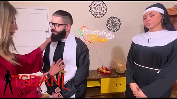 Assine e veja esse e outro completos, O padre &eacute; a freira fodendo com os seus. 