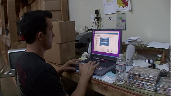 Nonton Nikita Von James Gives Him Head And Fucks Him thumbnail