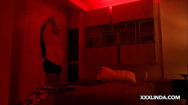Play MP4 - Linda Houston starts to dance in full red light