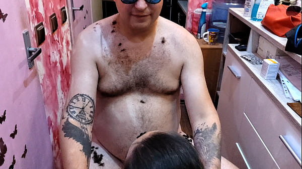 Play MP4 - Barber babe with perfect natural tits