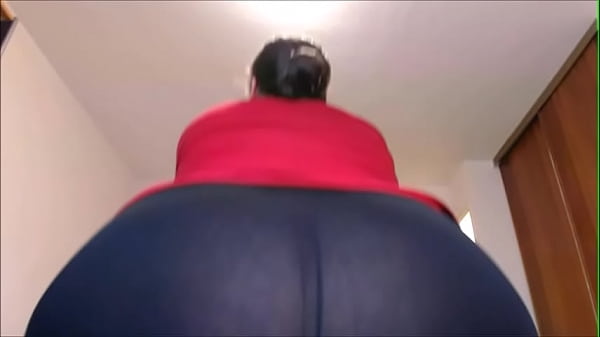 Play MP4 - Squats and Spankings in leggings