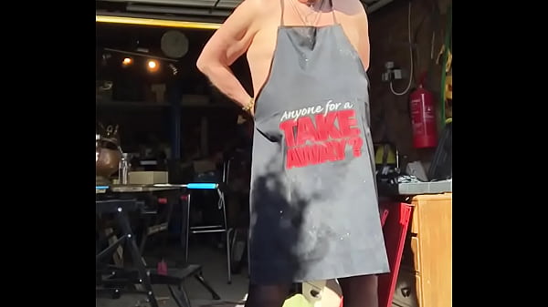 Play MP4 - Wanking outside my garage feels exciting