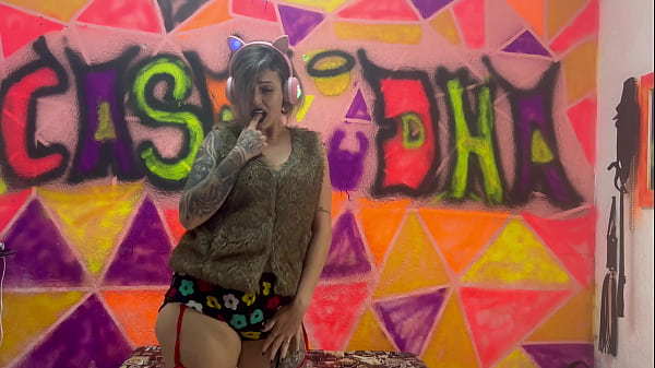 Ela sentou e quicou fundo 