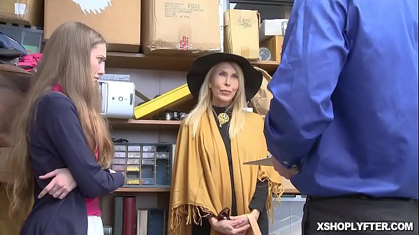 Play MP4 - LP Officer banging the old pussy on top