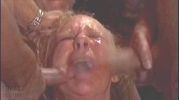 Brandiand Ruby Suck off the Room