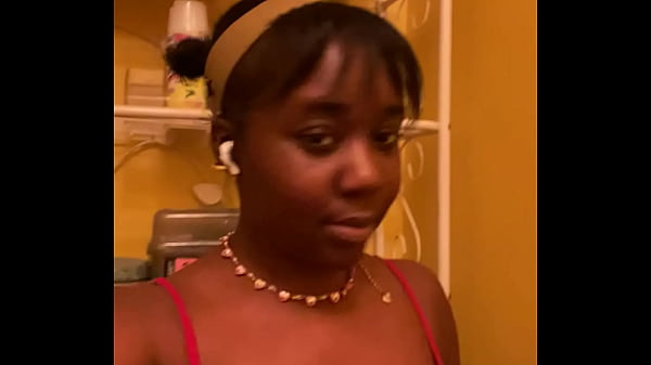 Nonton Sexy Ebony With Bangs Pissing Pee Video thumbnail